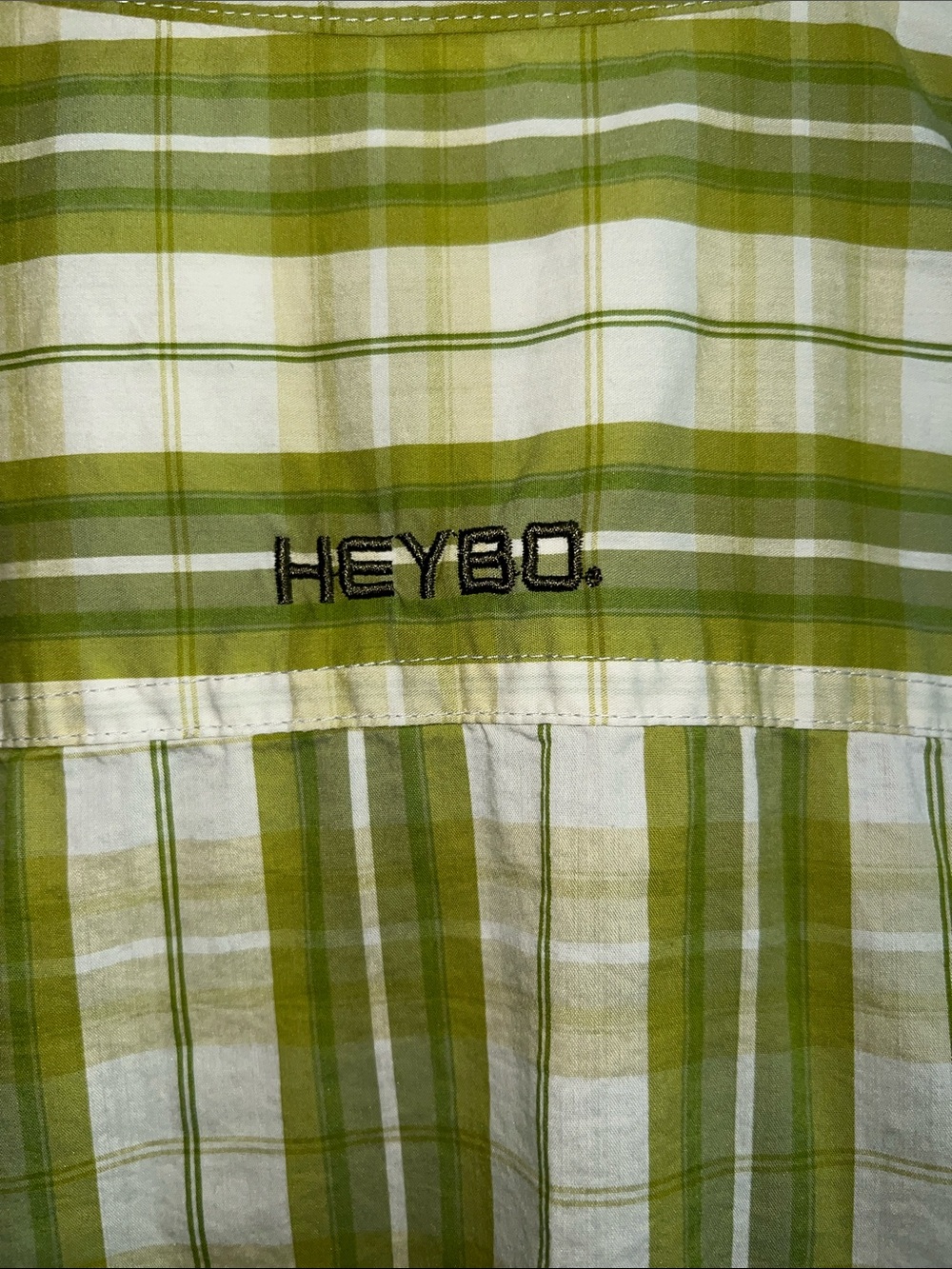 Casual Men's Green Plaid Button-Down Shirt - Picture 3 of 4